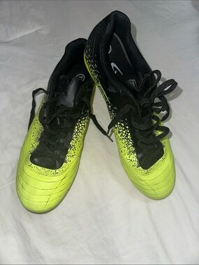 Men's Neon Yellow and Black Athletic Soccer Shoes
